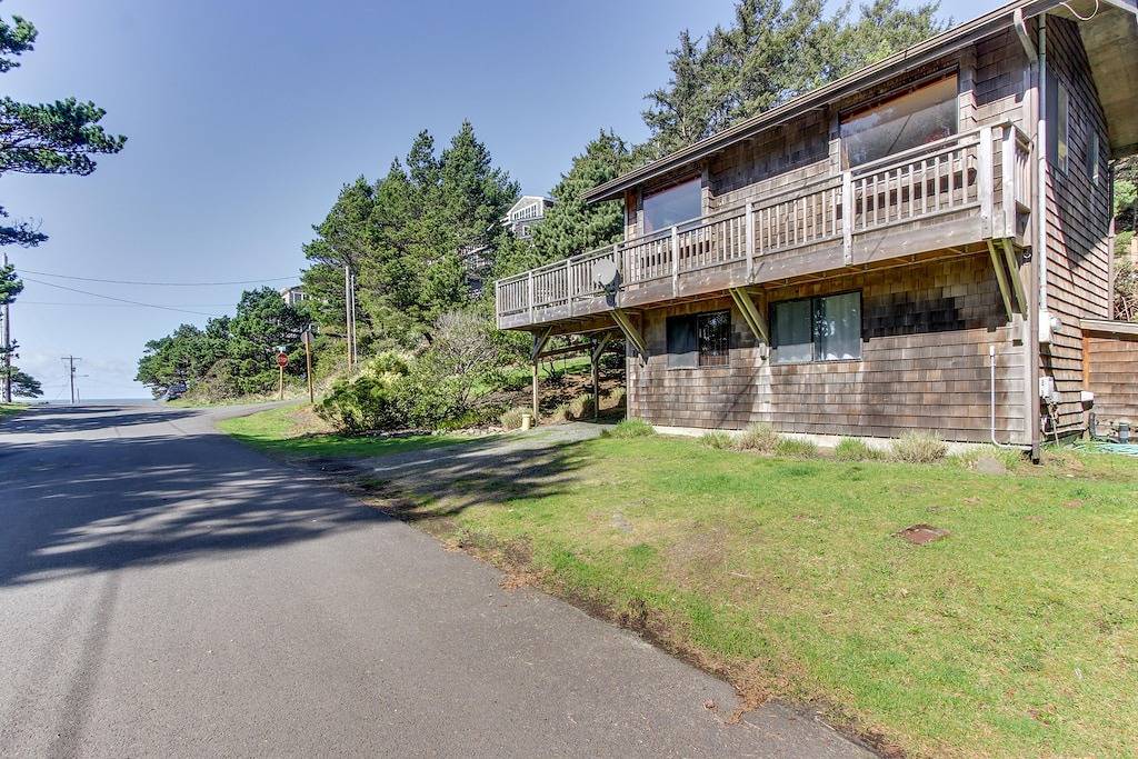 Hundefreundliches Zuhause in der Innenstadt, nur wenige Minuten vom Strand entfernt in Manzanita, Tillamook County