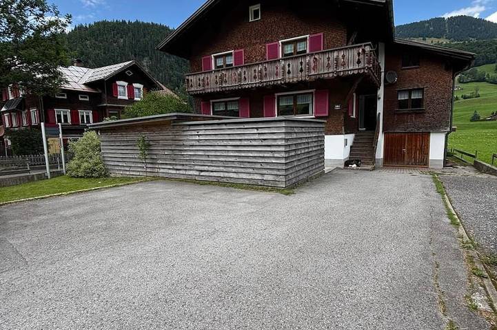 Vakantiehuis voor 9 personen, met tuin en balkon in Au