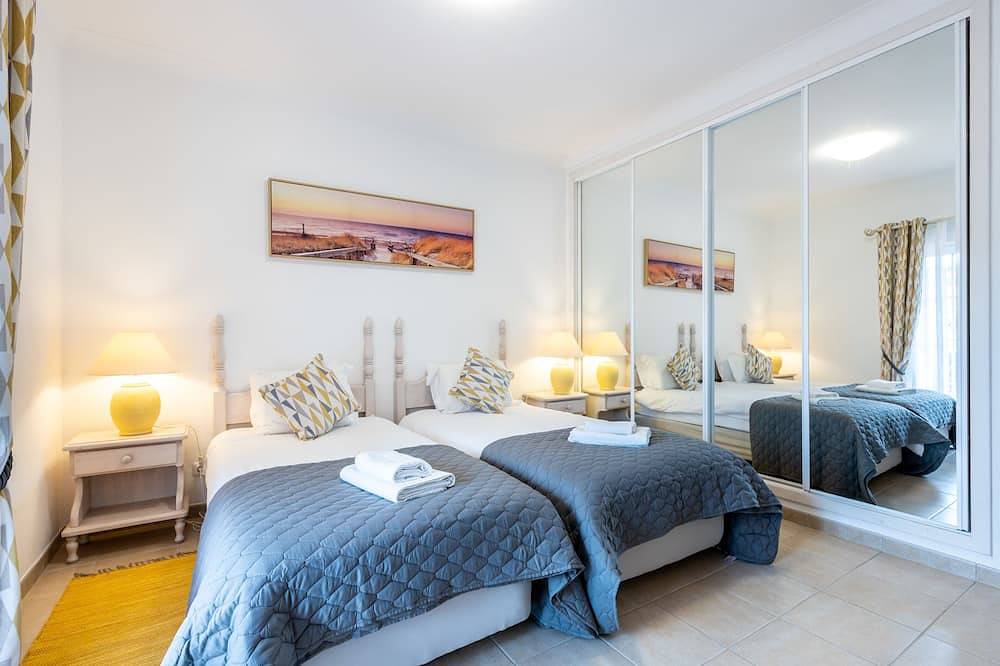 Quinta Encosta Velha - Casa Ensolarada in Budens, Faro Distrikt