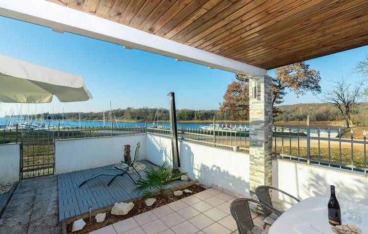 Bungalow für 4 Personen, mit Balkon/Terrasse und Garten in Istrien