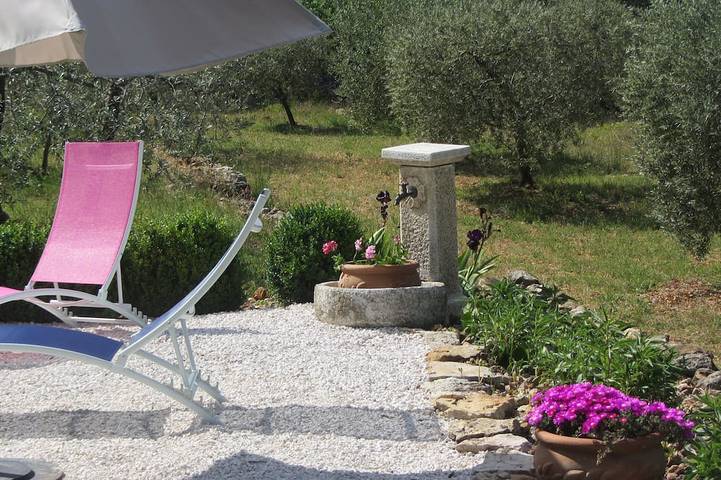 Location de vacances pour 4 personnes, avec jardin à Tavernes