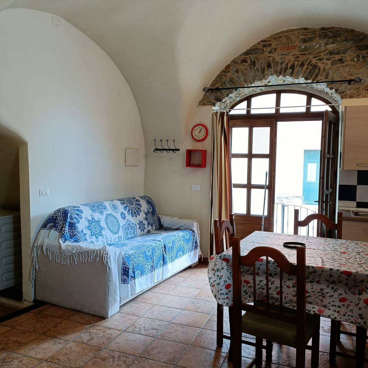 Ganze Ferienwohnung, Ferienwohnung für 3 Personen in Cipressa, Riviera di Ponente
