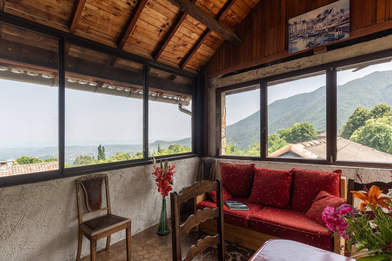 Maison de vacances 'Le Pigeonnier' avec vue sur les montagnes, piscine partagée et climatisation in Gravières, Parc naturel régional des Monts d'Ardèche