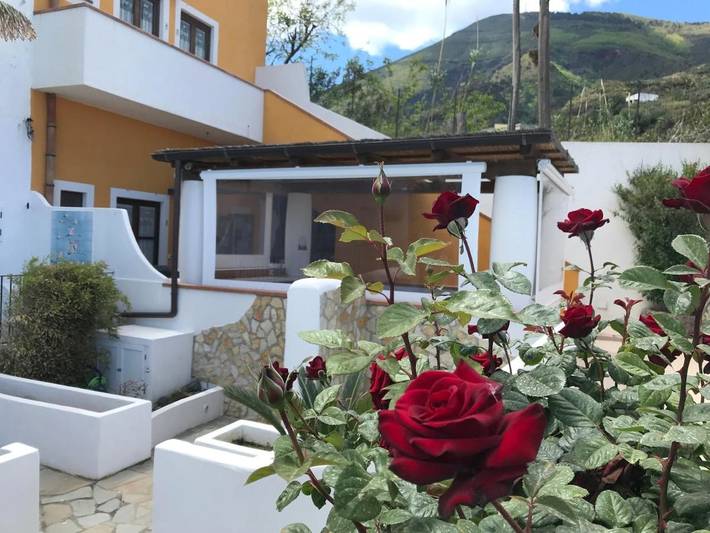 Chambre d’hôte pour 2 personnes, avec Balcon et Terrasse ainsi que Jardin et Vue à Santa Marina Salina