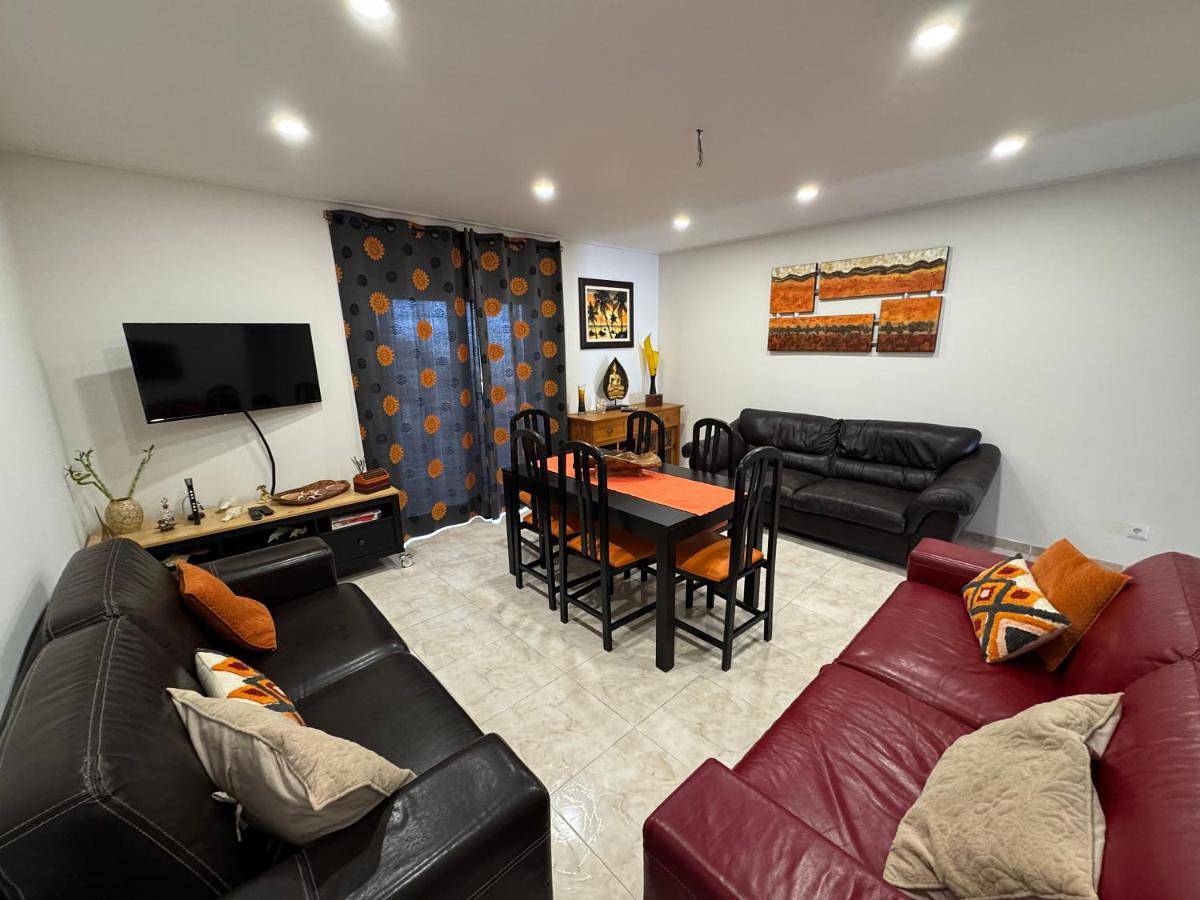 Apartamento inteiro, Three-Bedroom Apartment in Silveira (Portugal), Distrito de Lisboa