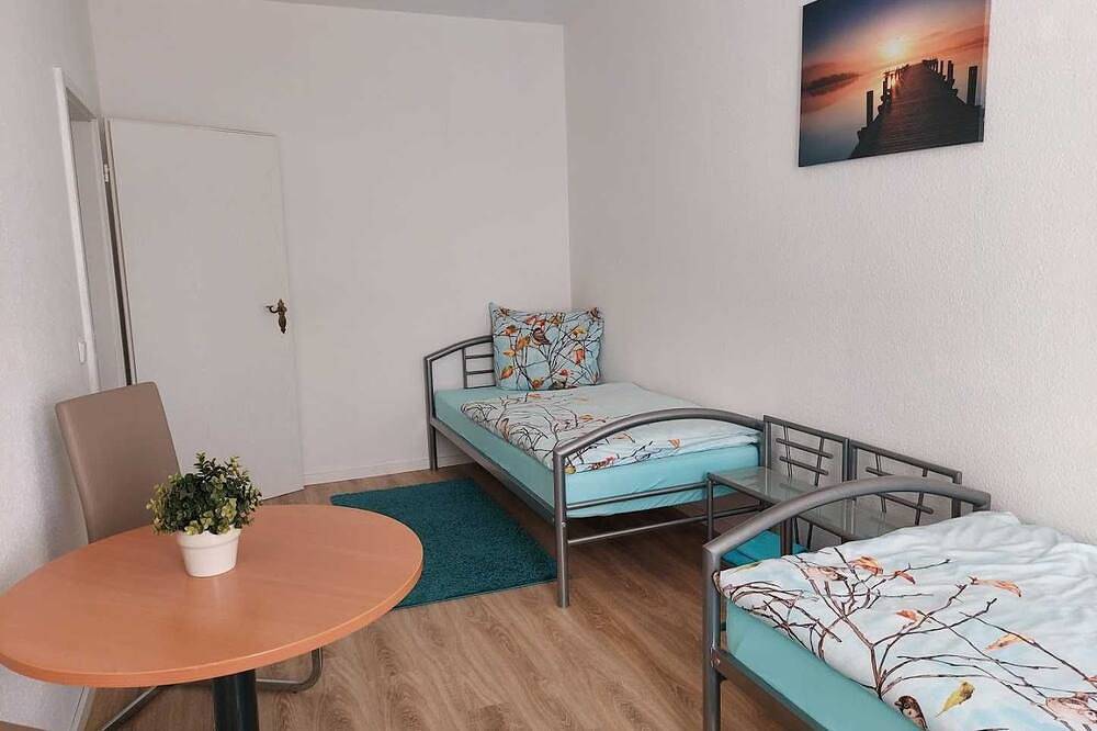 Ganze Wohnung, Ferienwohnungen in Chemnitz - Ferienwohnung 1 Rot in Chemnitz, Chemnitz und Umgebung