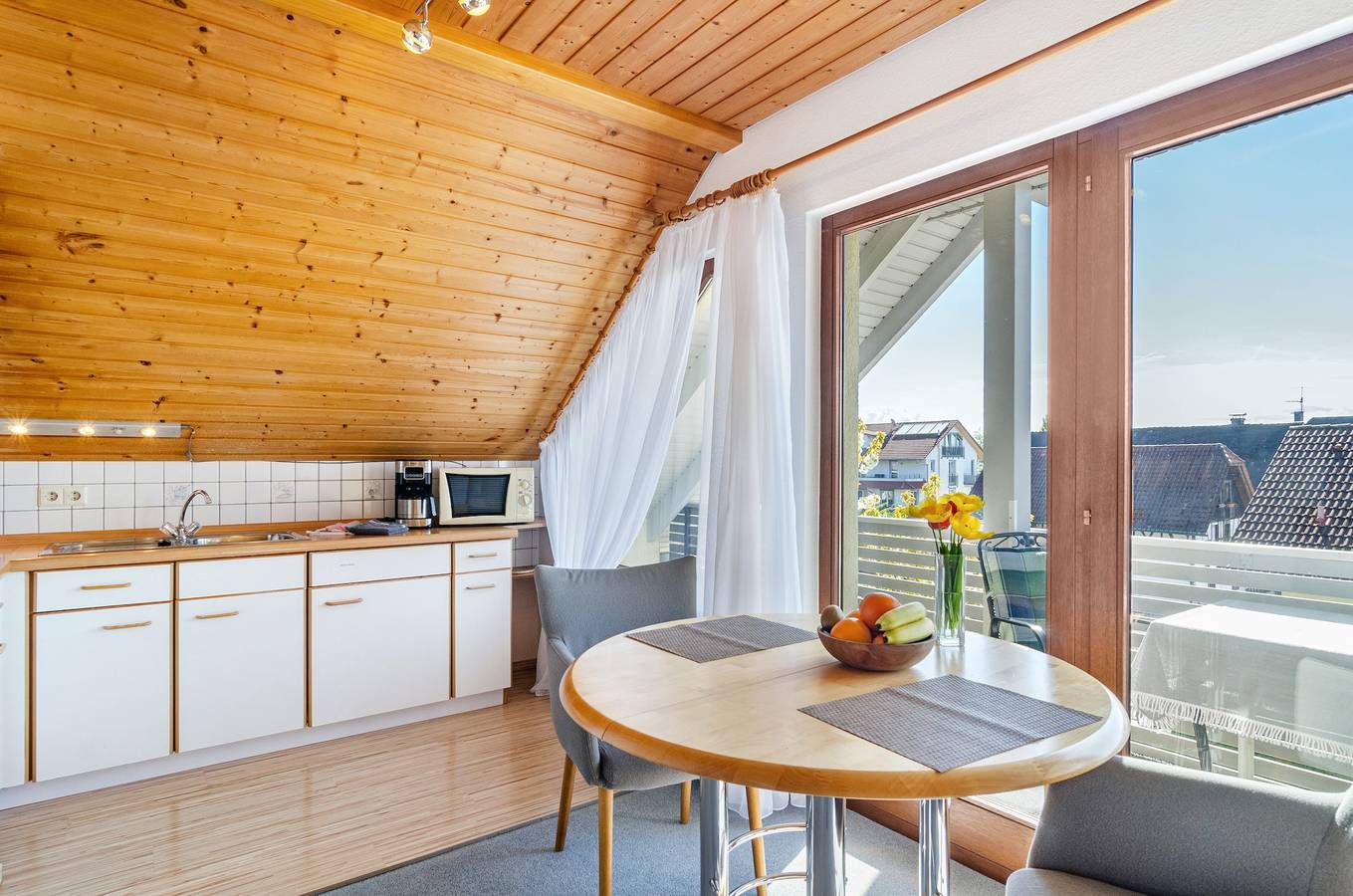 Ganze Wohnung, Ferienwohnung Nr1" mit Balkon und Wi-Fi in Immenstaad, Immenstaad am Bodensee