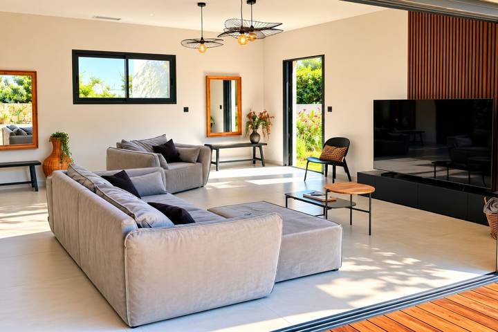Location de vacances pour 10 personnes, avec terrasse ainsi que piscine et jardin, adapté aux familles dans Sainte-Lucie de Porto-Vecchio - 2