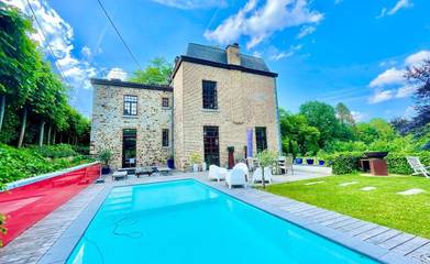 Location de vacances pour 8 personnes, avec vue ainsi que terrasse et piscine dans Wépion