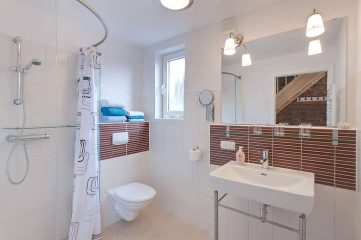Tolles Ferienhaus mit Garten, Terrasse, 500m zum Strand, gratis WLAN, Parkplatz in Zingst, Fischland - Darß - Zingst