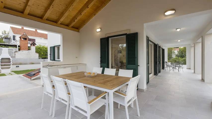 Villa pour 8 personnes, avec piscine et jardin, animaux acceptés dans Brac - 3