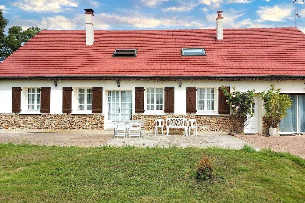 Belle maison de campagne située en Eure-et-Loire dans un cadre idyllique in La Bazoche-Gouet, Région de Nogent-le-Rotrou