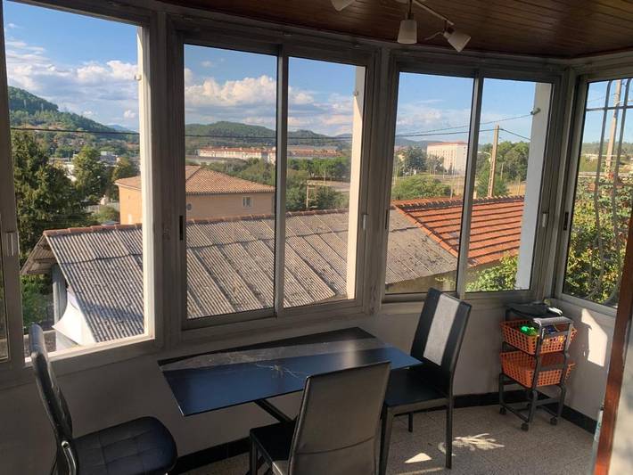 Maison d’hôte pour 3 personnes, avec Balcon et Terrasse ainsi que Jardin et Vue