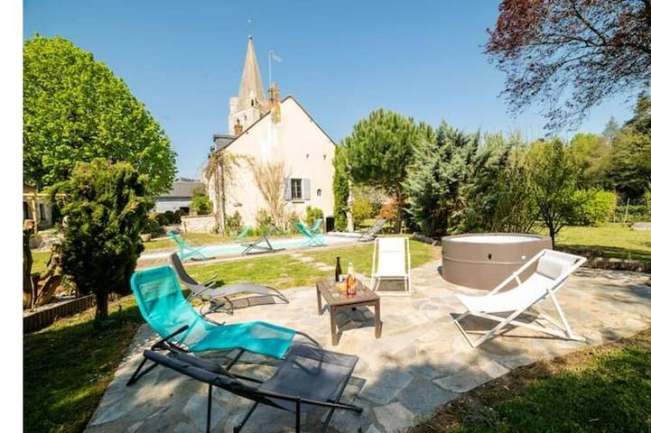 Gîte pour 27 personnes, avec jacuzzi et jardin, animaux acceptés à Thilouze