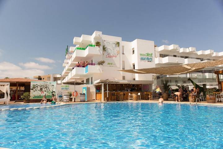 Ferienhaus für 4 Personen, mit Balkon und Terrasse sowie Garten und Pool am Playa d'en Bossa - 2