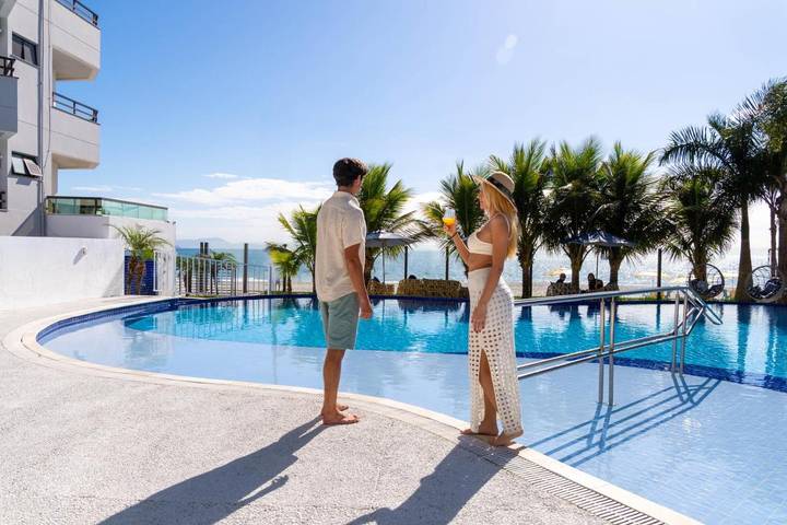 Pousadas para 4 pessoas, com piscina infantil e jardim e ainda piscina em Canasvieiras