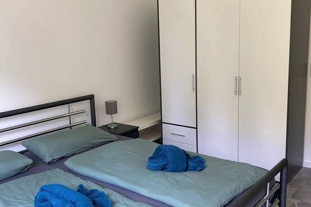 Ganze Wohnung, 78qm Wohnung, 1.Og, Balkon, 2 Schlafz., Duschbad und sep. Wc, max. 5 Personen in Vignone (Dumenza), Agra