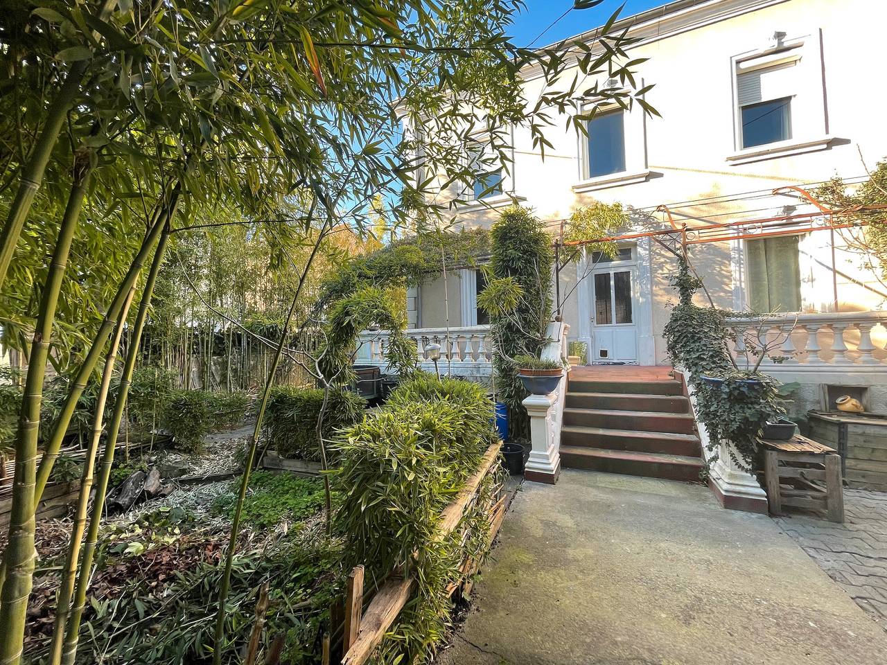 Ganze Wohnung, Apartment 'Bleue' mit gemeinsamer Terrasse, gemeinsamem Garten und Wlan in Le Teil, Privas