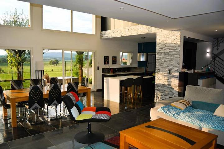 Villa pour 8 personnes, avec jardin et jacuzzi