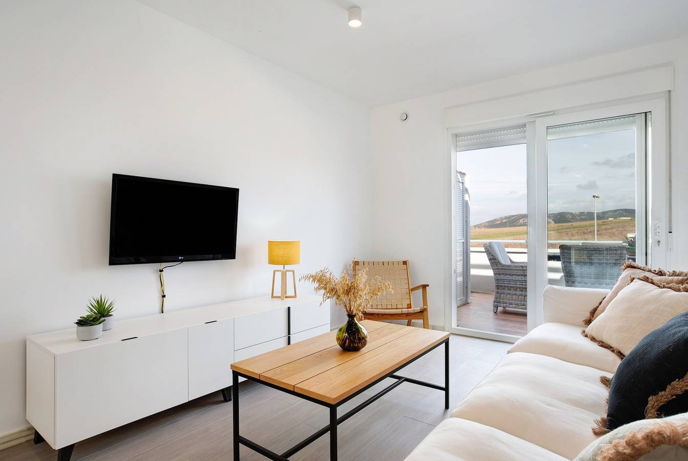 Entire apartment, Apartment "Luz de Poniente" with Shared Pool & Wi-Fi in Atlanterra, Tarifa