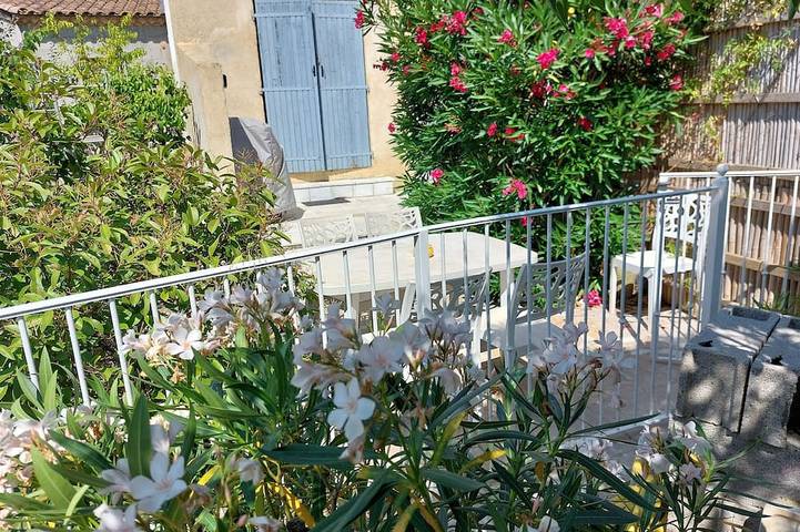 Gite \"La capitelle\" for up to 4 people, medieval village of Vers Pont du Gard in Vers-Pont-du-Gard, Nimes region