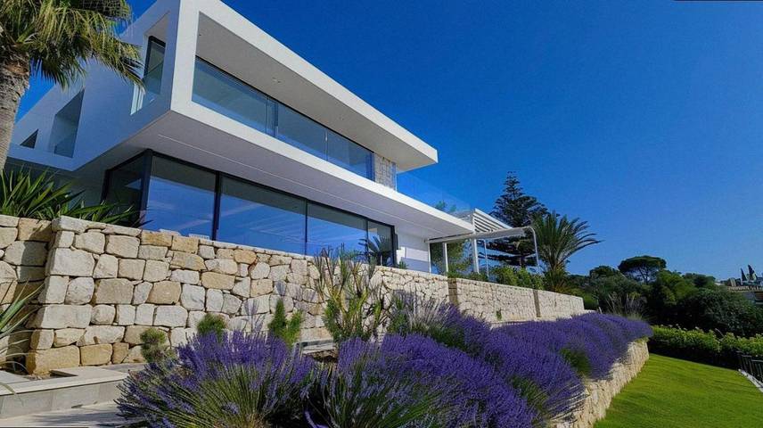 Villa pour 14 personnes, avec jacuzzi et sauna ainsi que piscine et balcon à Roca Llisa