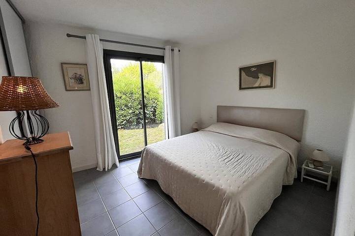 Location de vacances pour 8 personnes, avec balcon dans Plage de Saint Cyprien (Lecci) - 2