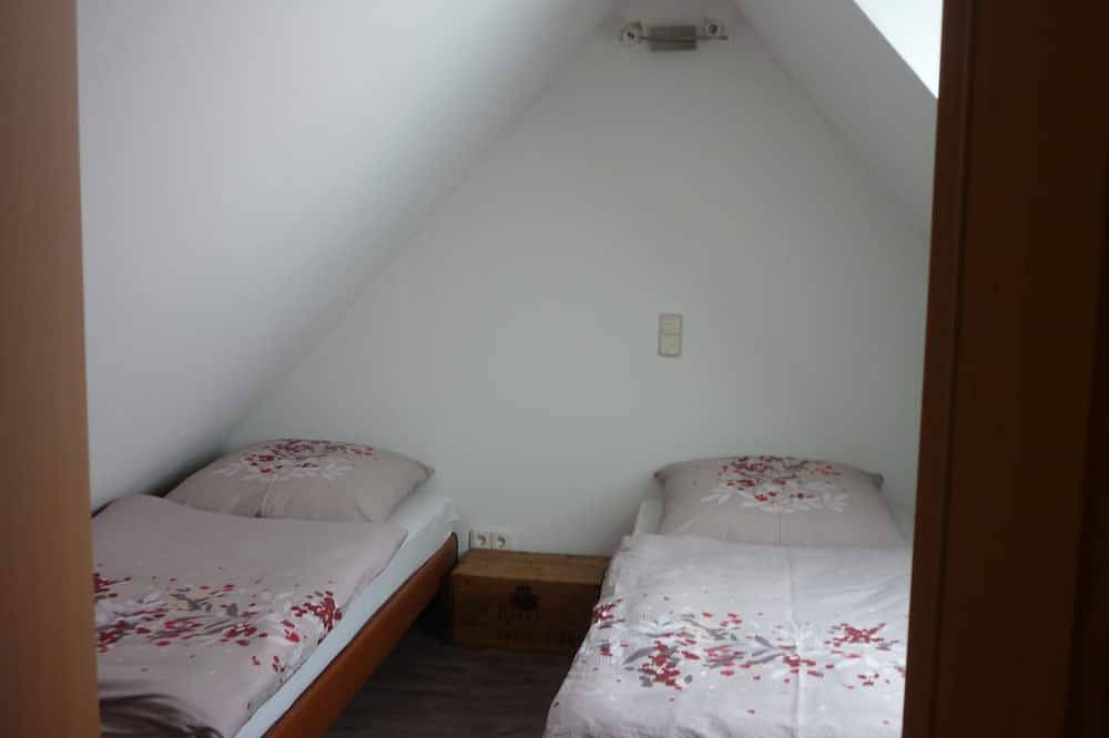 Ferienwohnung Paul Garten Spielplatz in Sietow, Müritz