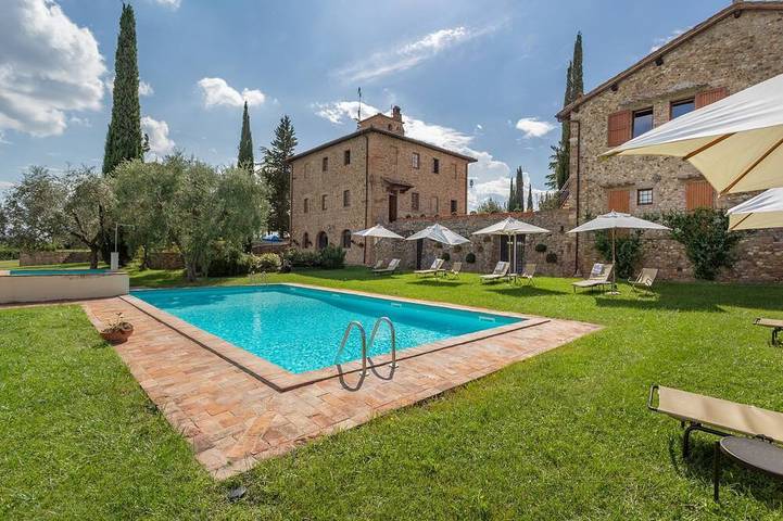 Agriturismo per 4 persone, con piscina e giardino, con animali domestici in Tavarnelle Val di Pesa