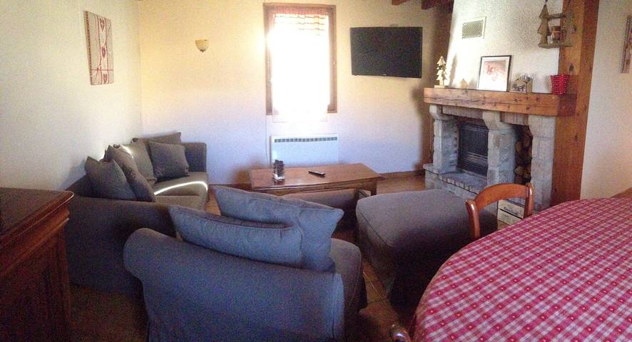 Location de vacances pour 8 personnes, avec terrasse ainsi que jardin et vue sur le lac dans les Pyrénées-Orientales - 2