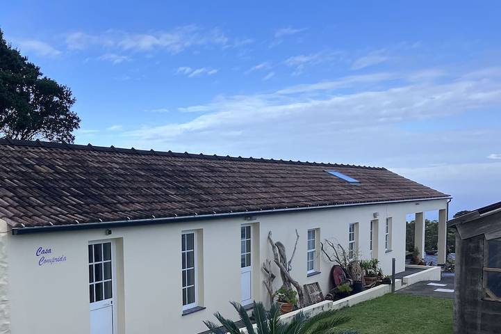 Location de vacances pour 4 personnes, avec balcon et jardin dans Capelo