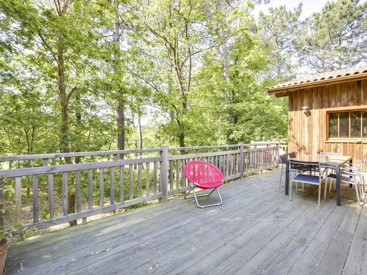 Beautiful wooden villa for 6 with terrace and Wi-Fi in Biscarrosse in Biscarrosse, Côte d’Argent