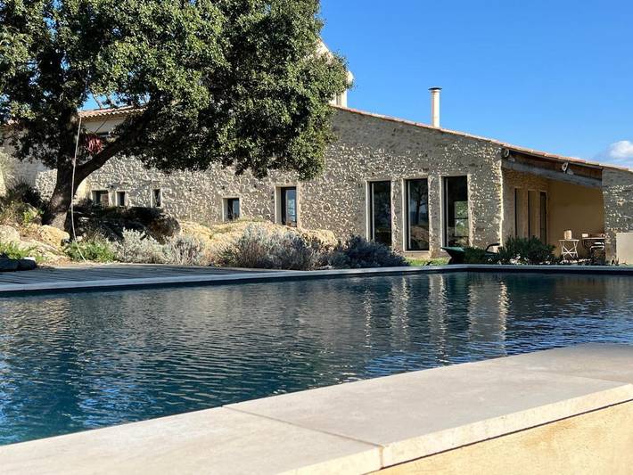 Location de vacances pour 12 personnes, avec piscine ainsi que jardin et vue à Beaumont-de-Pertuis