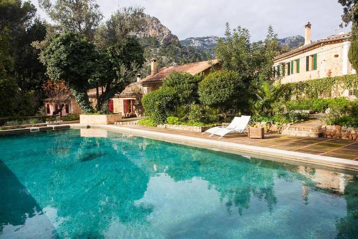 Apartamento para 4 personas, con Terraza y Jardín además de Piscina y Vistas en Buñola