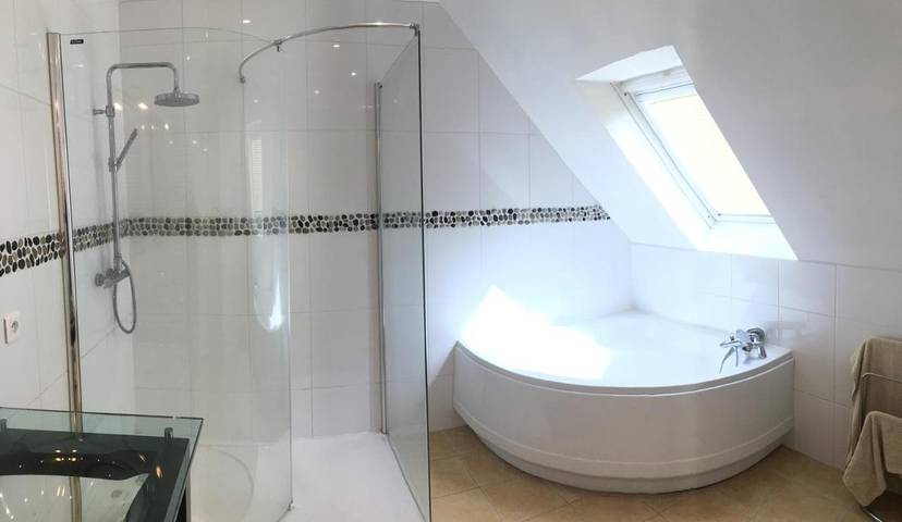 Location de vacances pour 8 personnes, avec jardin à Coray - 4