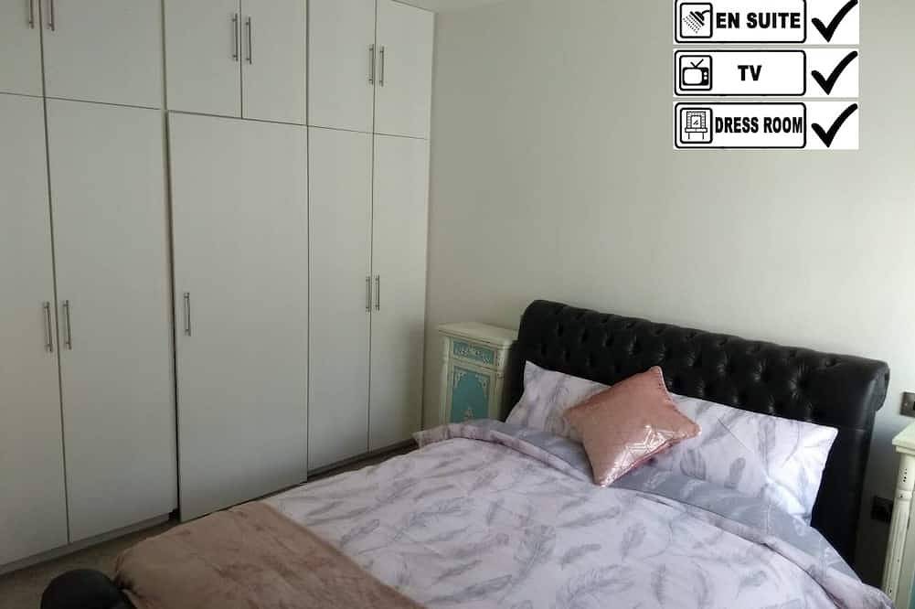 Tranquil Detached House **10 mins Walk to City ** in Nottingham, East Midlands