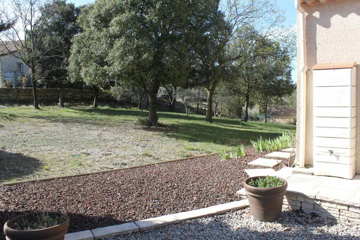 Location de vacances pour 3 personnes, avec piscine ainsi que jardin et vue, adapté aux familles à Villeneuve-de-Berg - 3