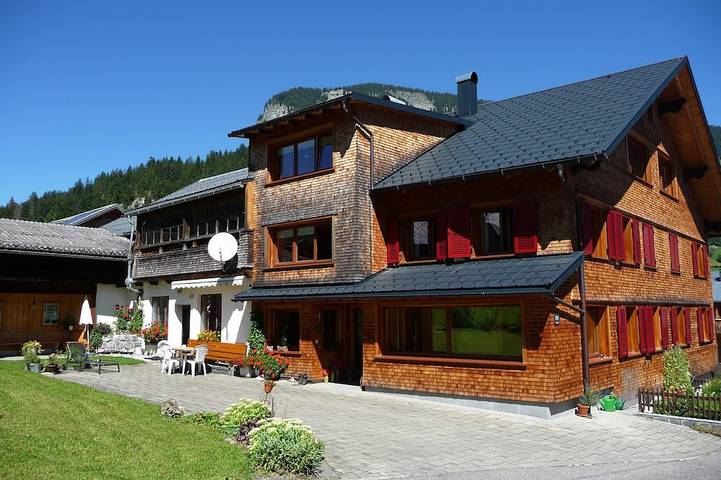 Apartment for 5 people, with terrace and garden in Au