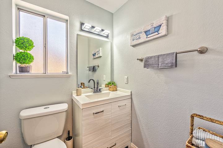 Vacation rental for 8 people, with balcony and yard as well as hot tub in Lake Mead National Recreation Area