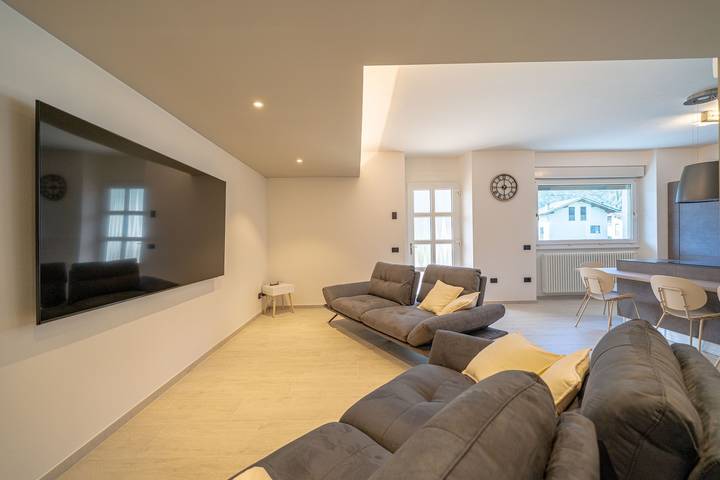 Entire apartment, Apartment 'Ambra Suite' with Mountain View, Wi-Fi and Air Conditioning in Postalesio, Bernina-Alpen