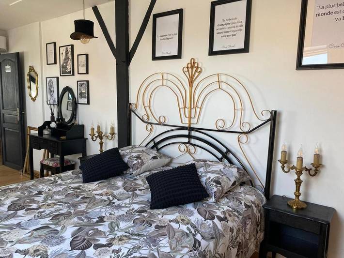 Chambre d’hôte pour 2 personnes, avec terrasse et piscine ainsi que jardin et jacuzzi