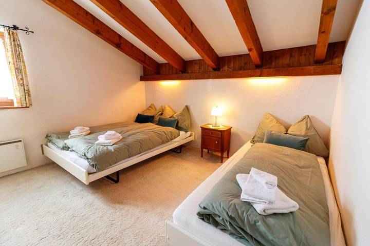 Gîte pour 6 personnes, avec terrasse ainsi que jardin et vue à Zernez - 4