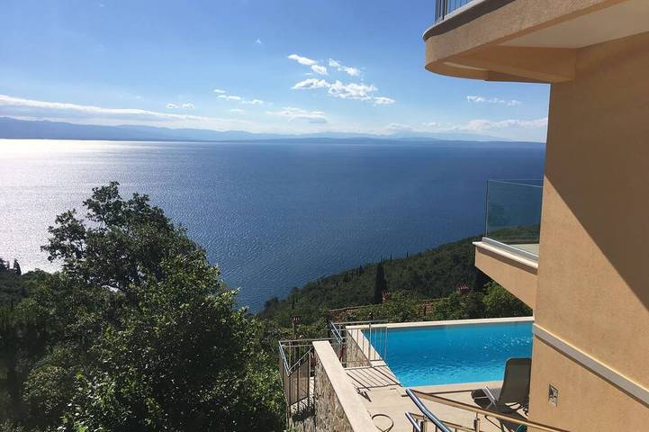 Ferienwohnung für 4 Personen, mit Pool und Balkon - 1