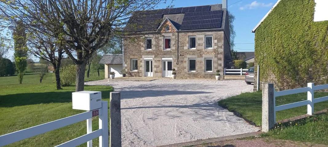 Location de vacances pour 11 personnes, avec vue et terrasse, animaux acceptés à Fleury (Normandie)