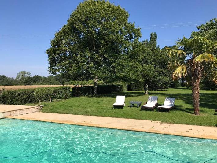 Location de vacances pour 4 personnes, avec Terrasse ainsi que Jardin et Piscine à Prunay-Cassereau