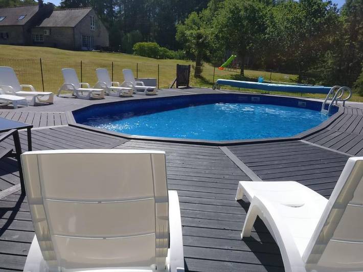 Location de vacances pour 4 personnes, avec Terrasse et Jardin ainsi que Piscine et Vue à Malguénac