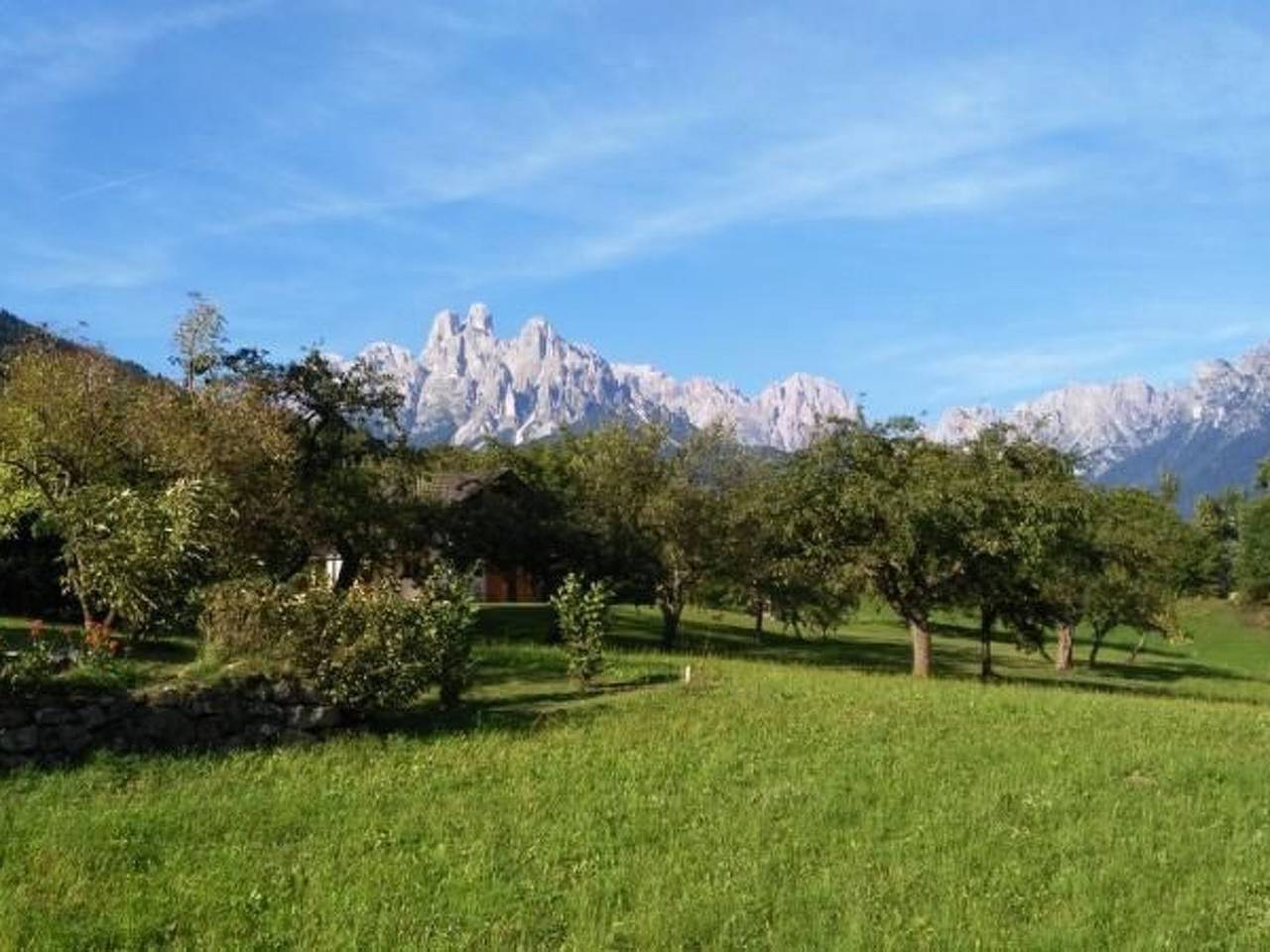 Romantisches Chalet in den Wiesen der Dolomiten in Mezzano, Dolomiti di Fiemme
