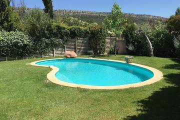 Cottage pour 6 personnes, avec jardin et jacuzzi à Châteauneuf-le-Rouge
