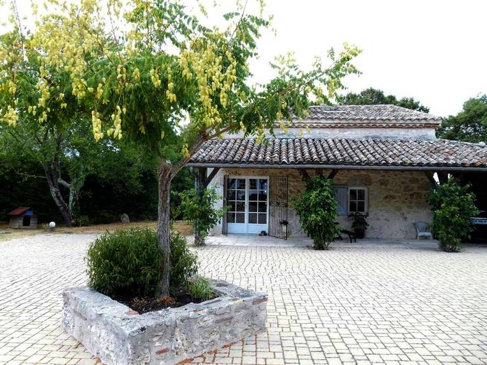 Chambre d’hôte pour 2 personnes, avec piscine ainsi que vue et jardin à Pujols