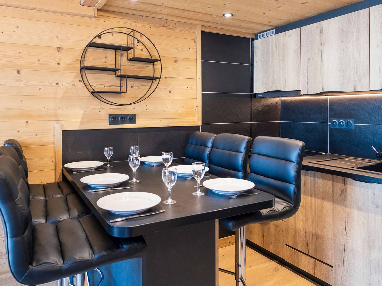 Entire apartment, Renovated mountain apartment, 6 people, near slopes and amenities in Val Thorens, Les Trois Vallées